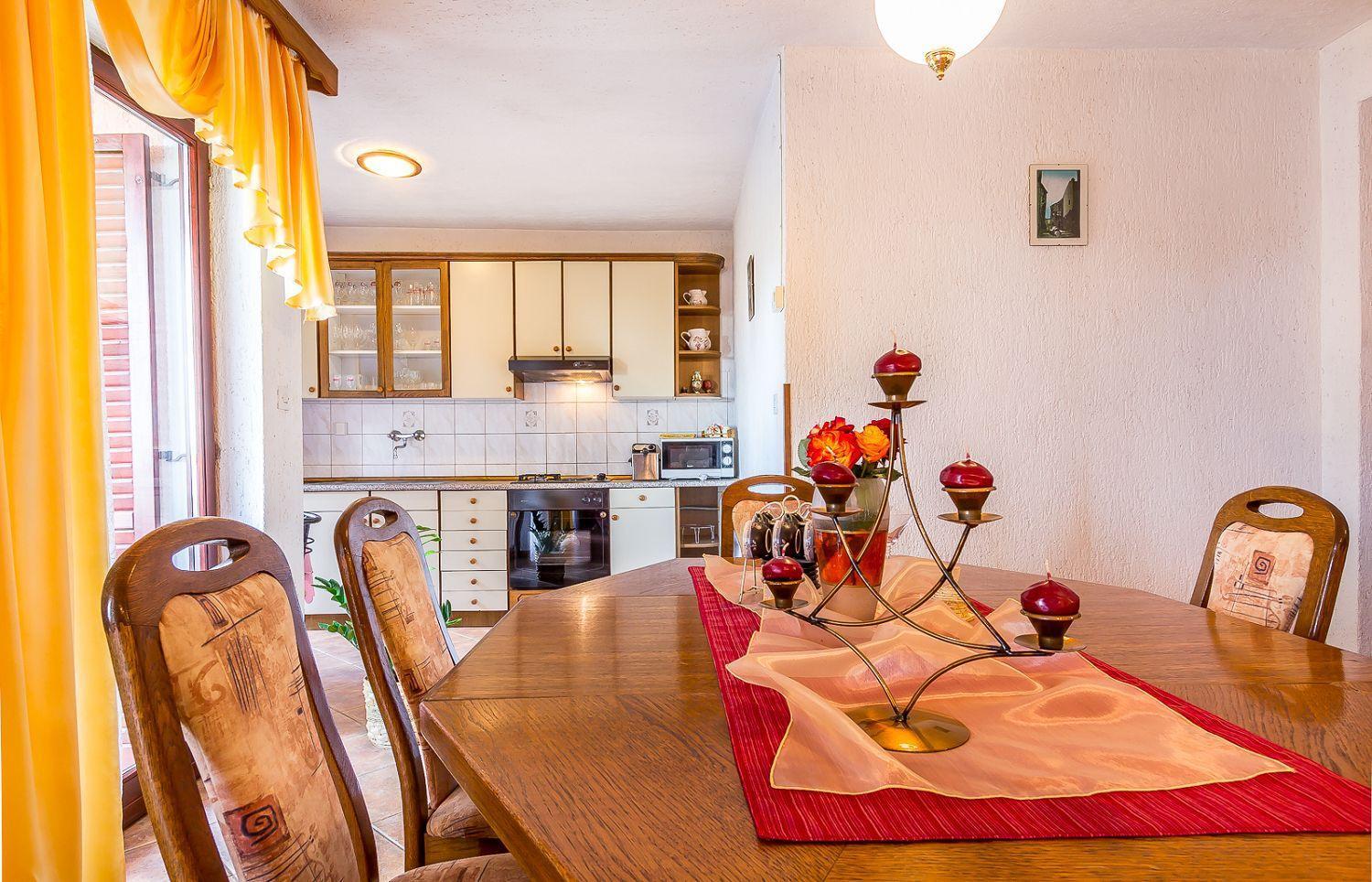 Ferienwohnung Mit Wlan, Klima, Parkplatz, Grill Und Grossem Garten Zum Fussball Spielen Gajana Exterior photo