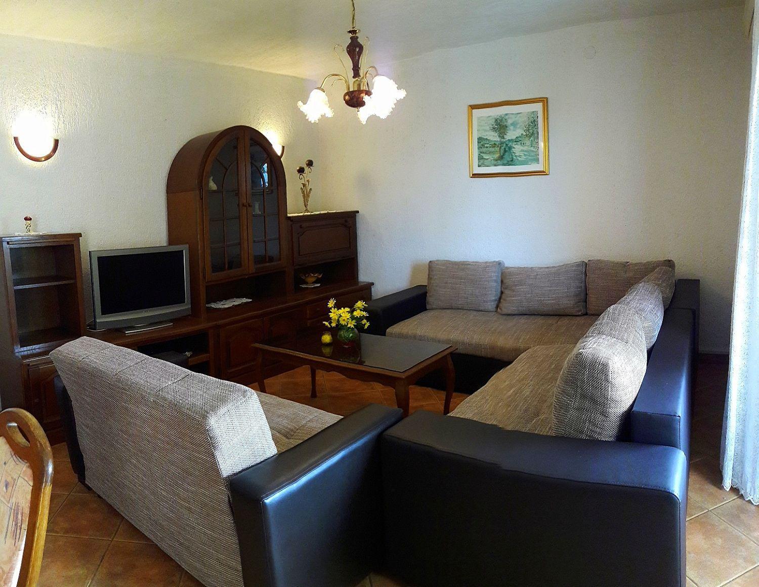 Ferienwohnung Mit Wlan, Klima, Parkplatz, Grill Und Grossem Garten Zum Fussball Spielen Gajana Exterior photo