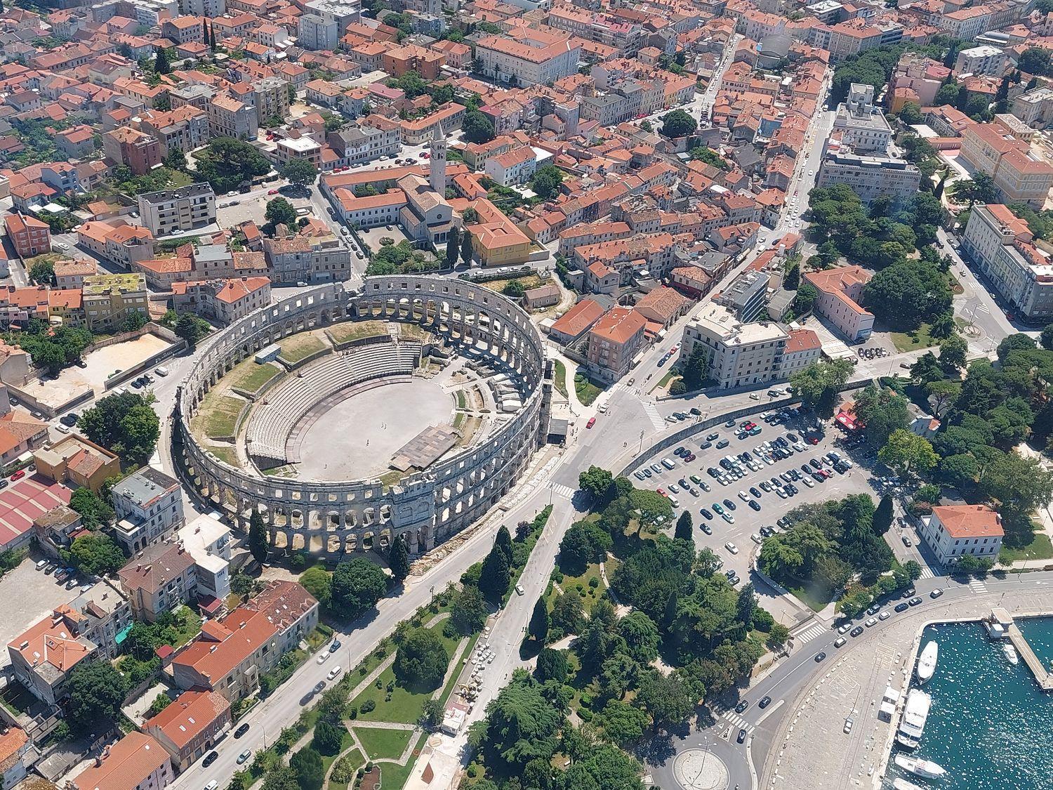 Ferienwohnung Mit Wlan, Klima, Parkplatz, Grill Und Grossem Garten Zum Fussball Spielen Gajana Exterior photo